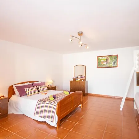 Vila Casa Castelo - Refugio Com Piscina Aquecivel E Bbq Na Gale, Albufeira